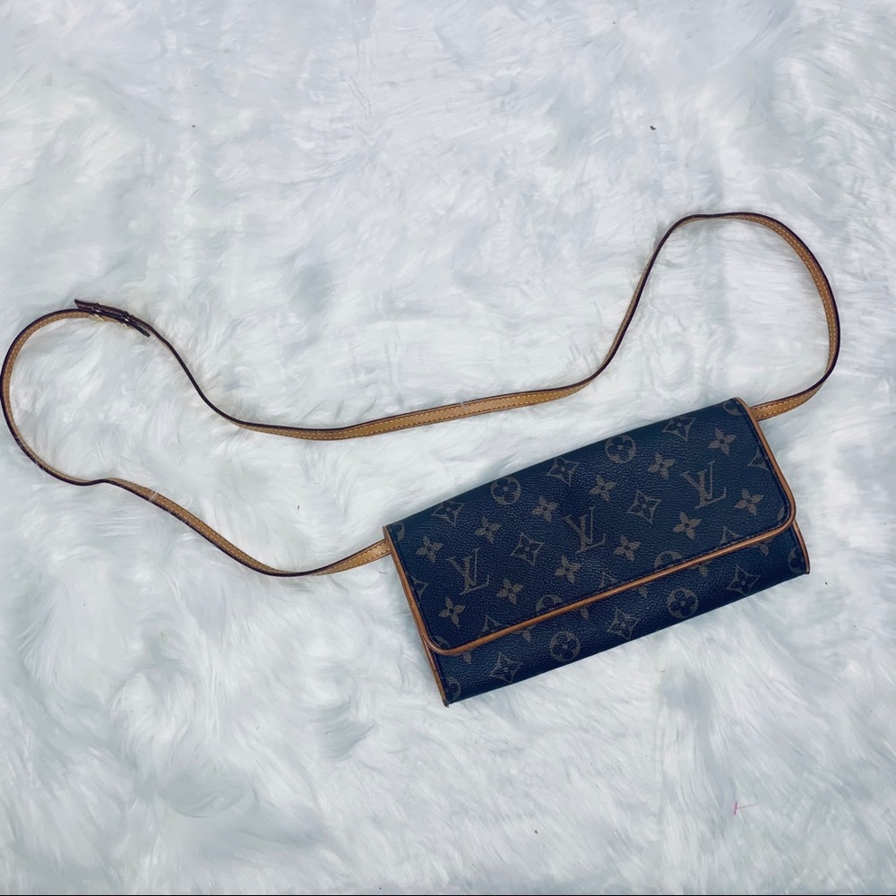 Louis Vuitton monogram pochette twin gm